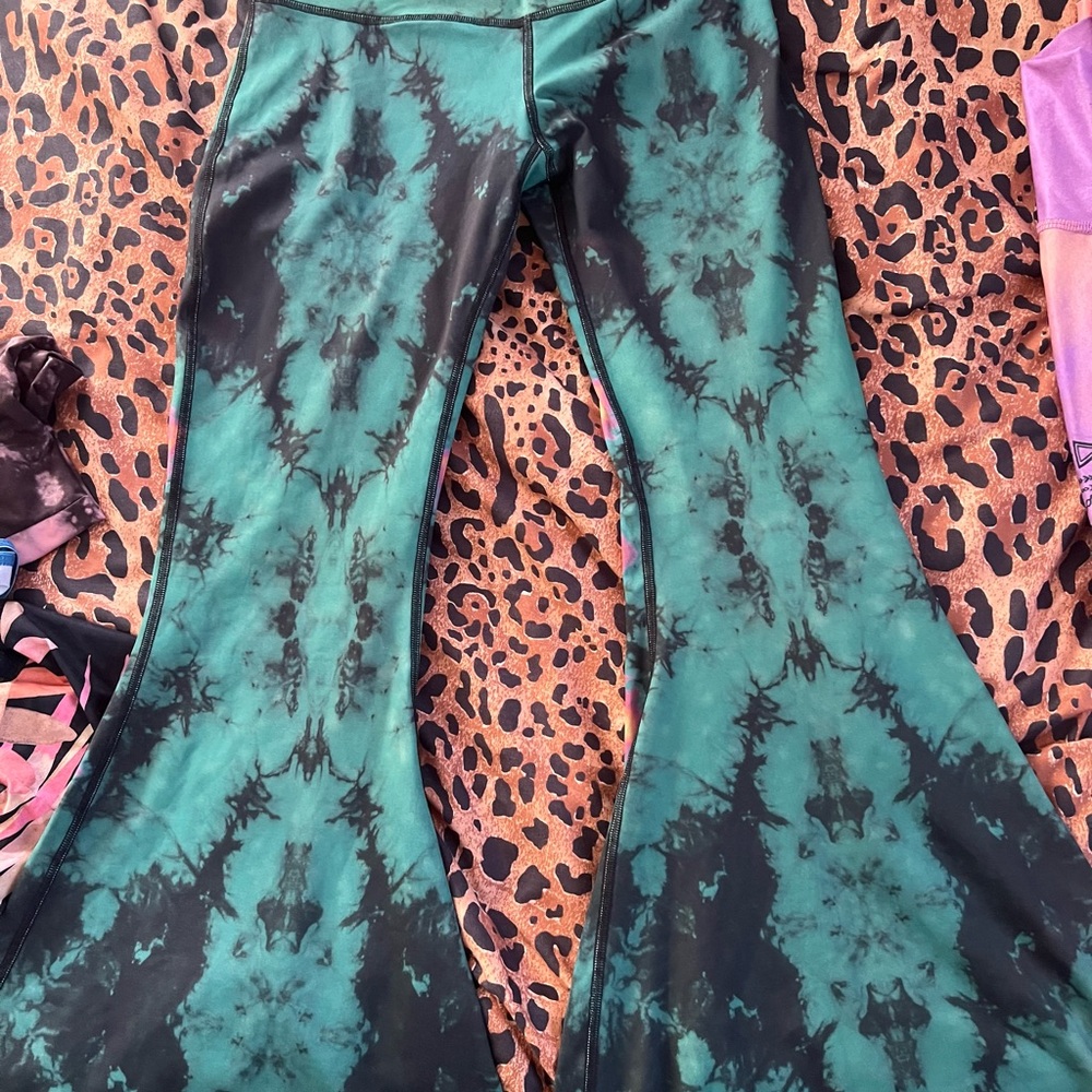 Eagle feather green bells Leggings